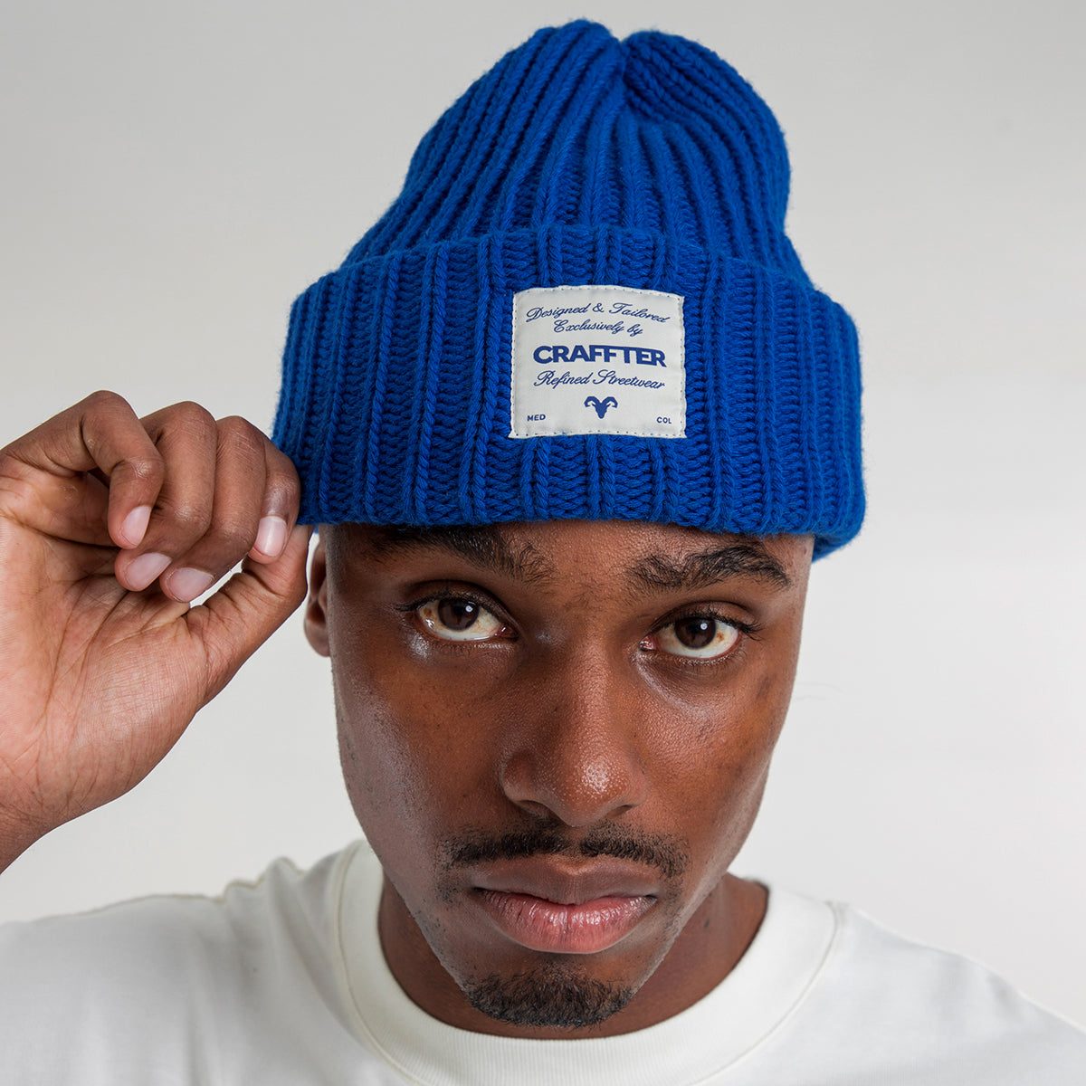 GORRO TEJIDO ARTESANAL AZUL UNISEX