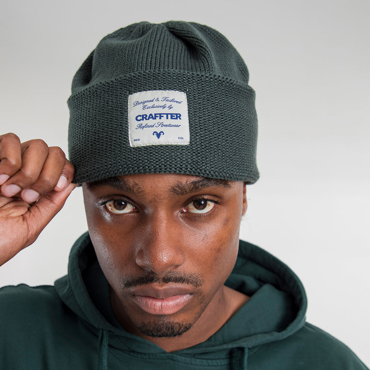 GORRO TEJIDO ARTESANAL VERDE UNISEX