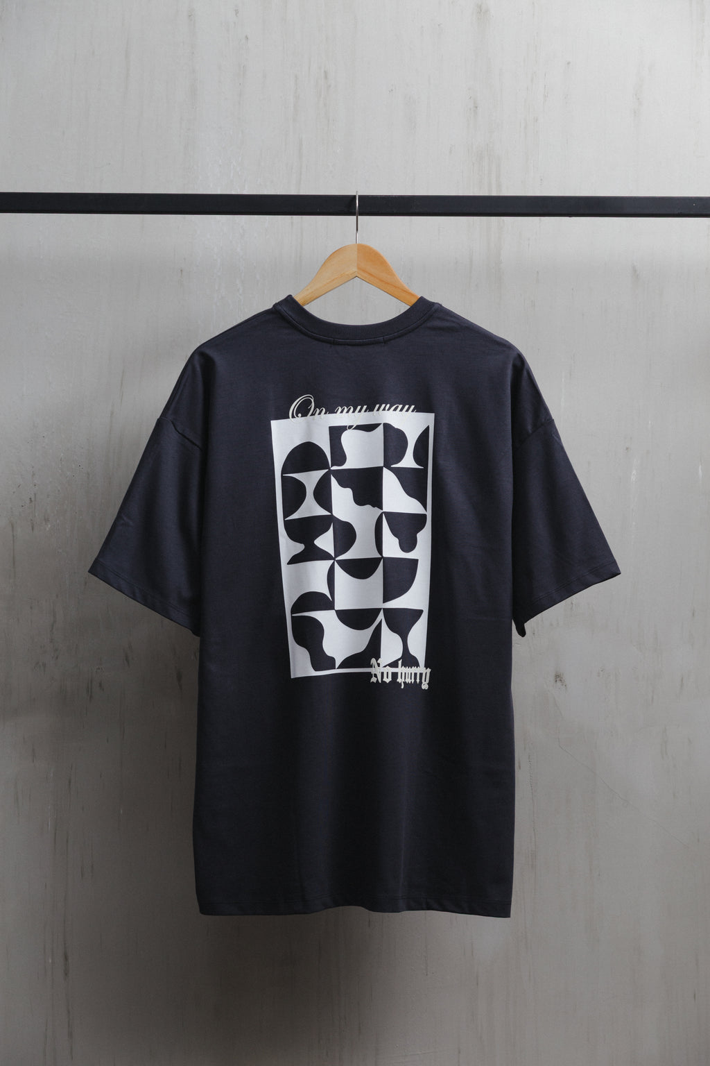 CAMISETA NOT HURRY GRIS