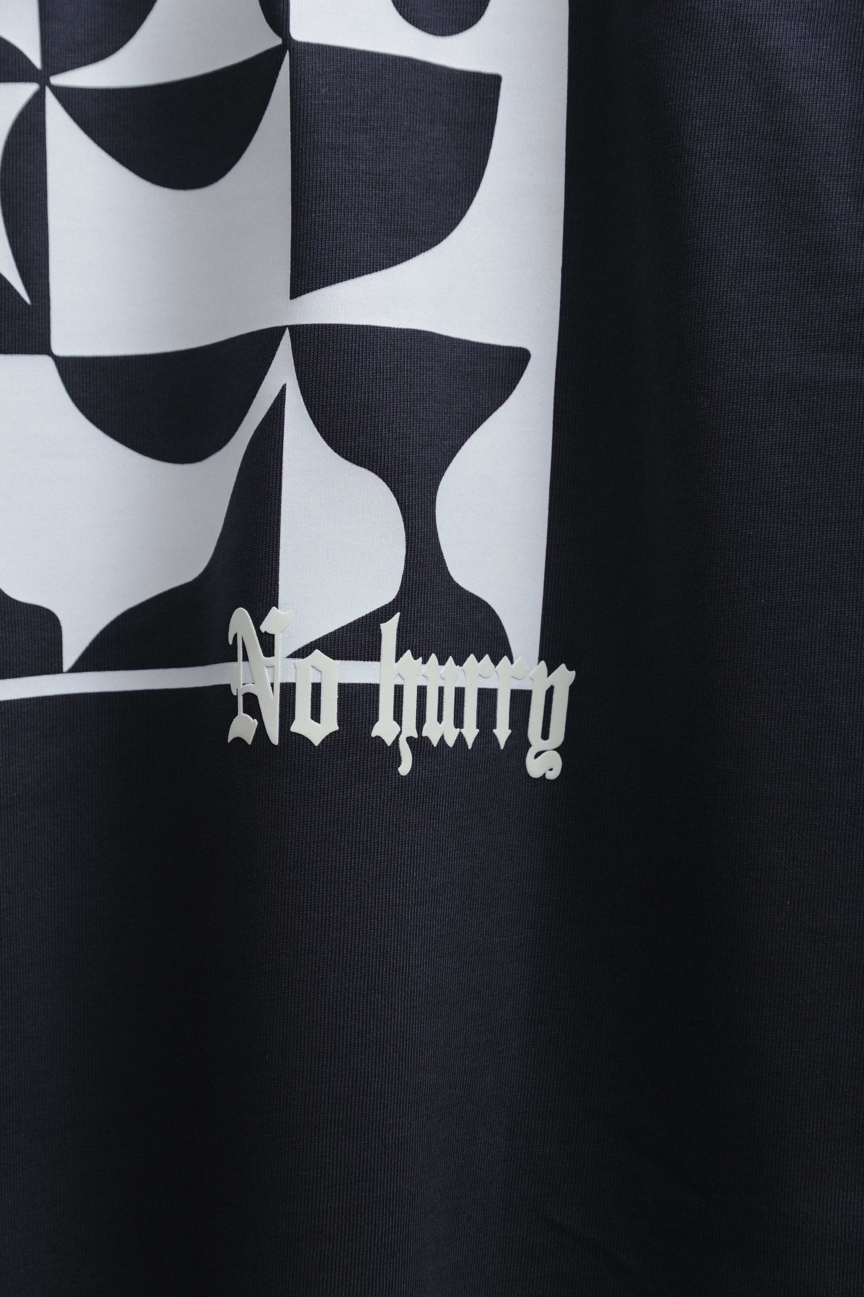 CAMISETA NOT HURRY GRIS