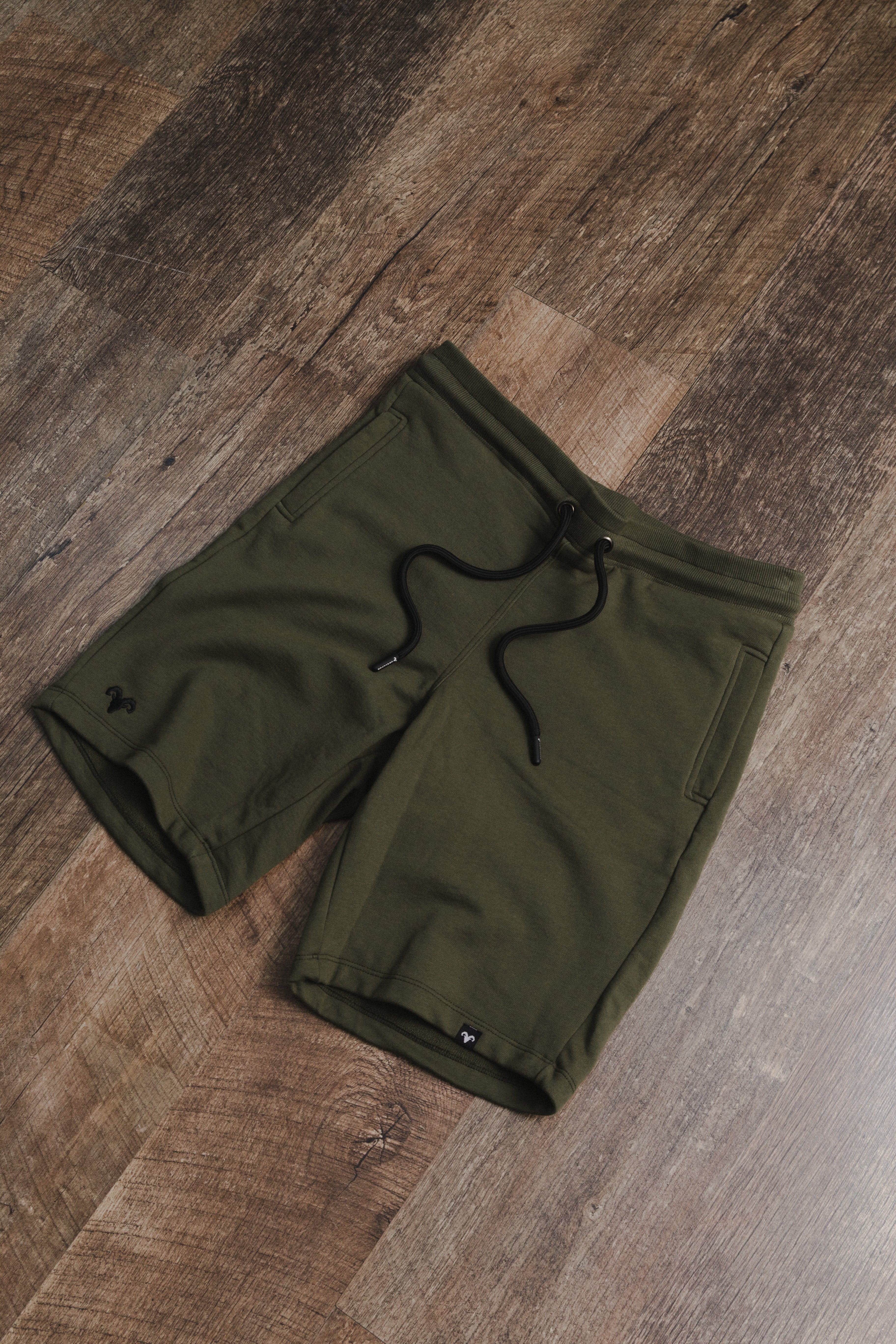 SHORT VERDE MILITAR