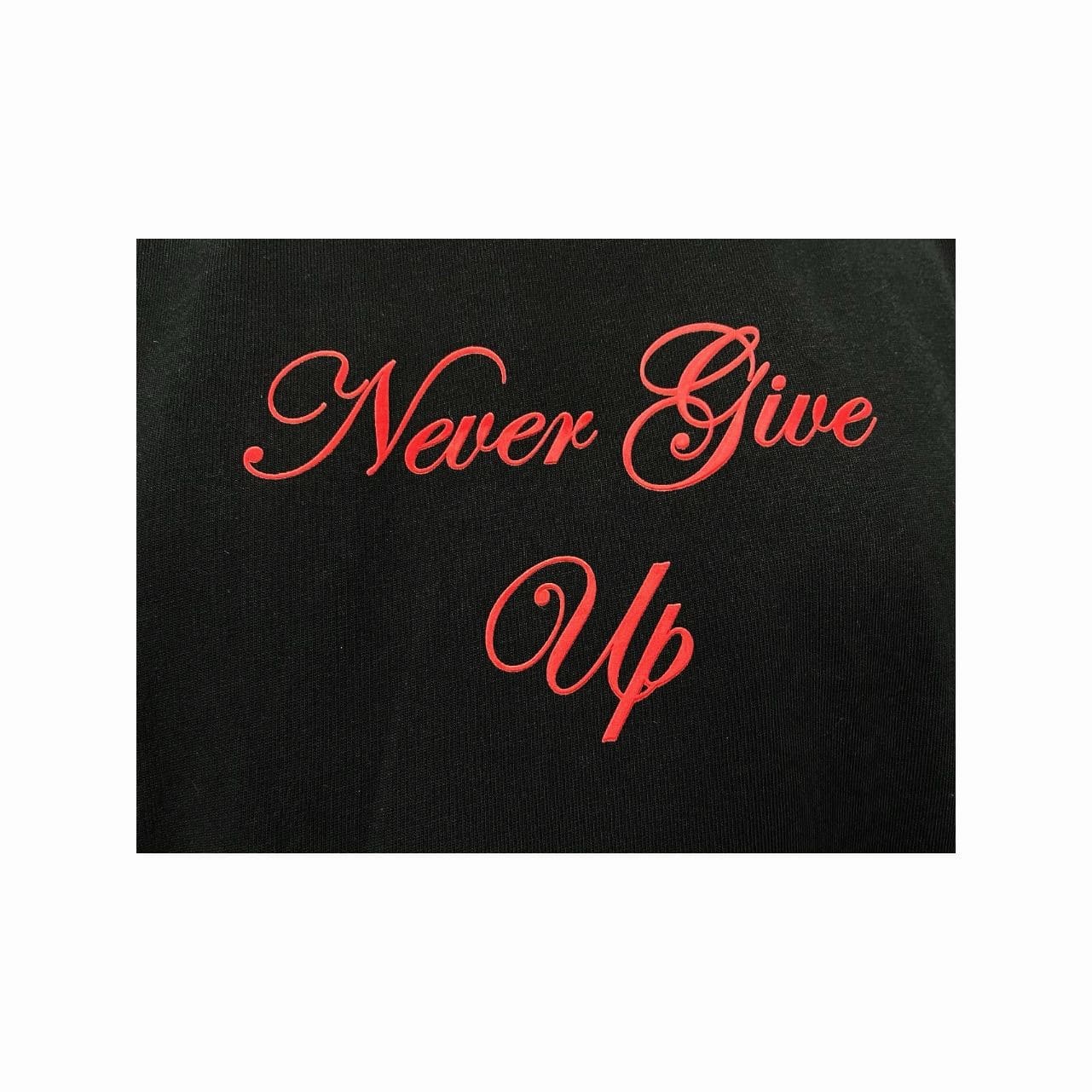 CAMISETA NEVER GIVE UP NEGRO